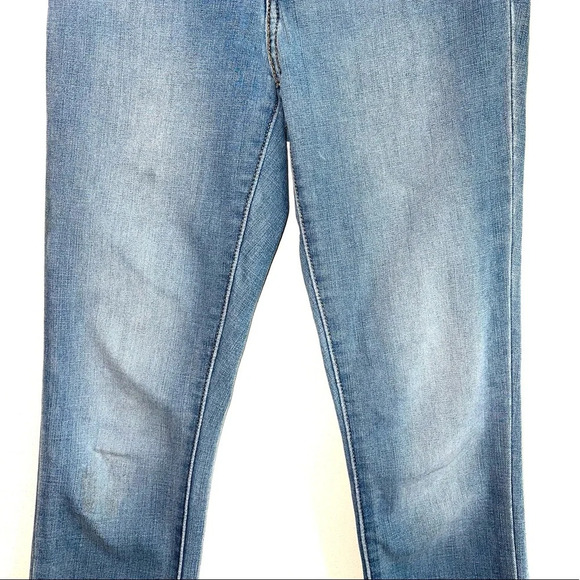 Levi’s 311 Shaping Skinny Light Wash Mid-rise Skinny Jeans 26 Women’s - Picture 5 of 16